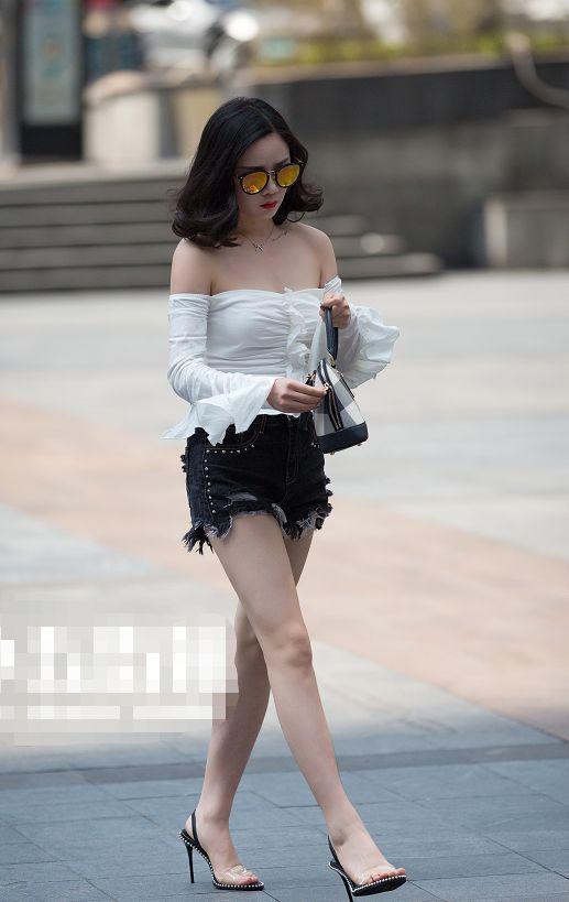 街拍: 自信才是女人最好的化妆品!