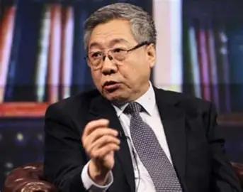 这两天"彻查郑秉文"的呼声突然在各平台冒出来，很多人都在问这人到底怎么回事。郑