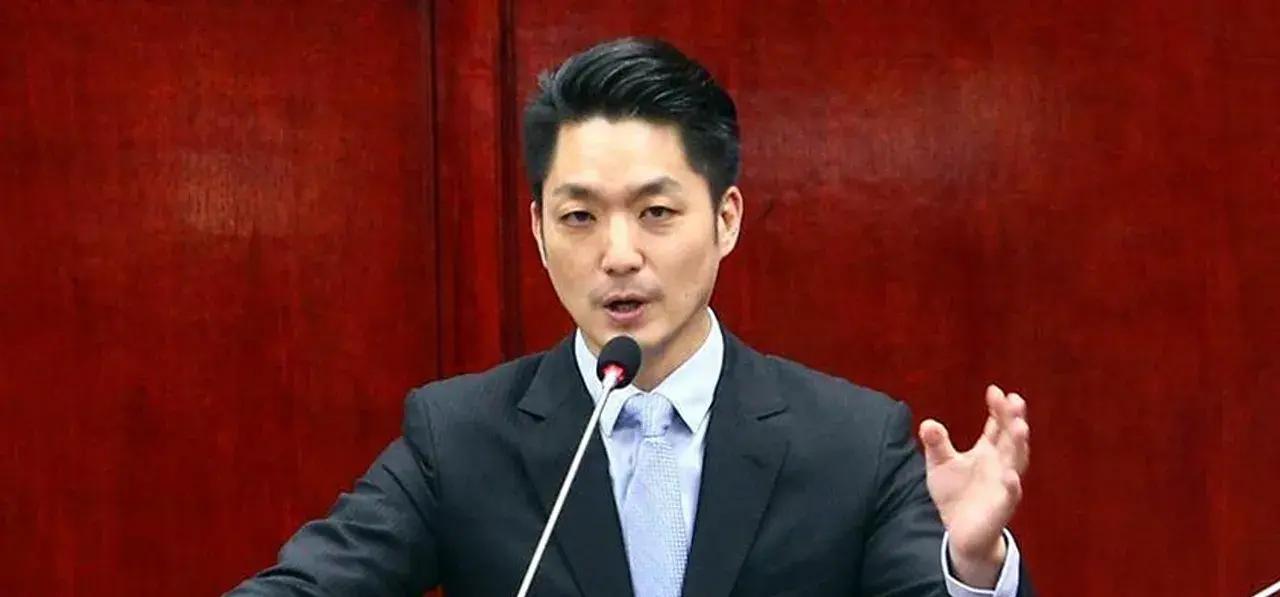 蒋万安：专挑对手回避或锁定台当局的议题主动出击！10月8日下午，蒋万安登上中天直