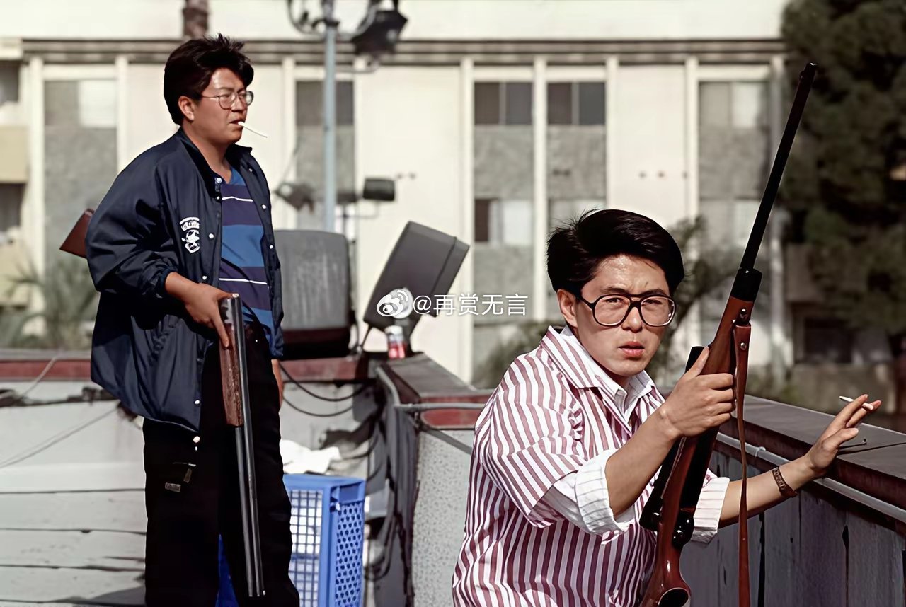 1992年，洛杉矶暴动，一群韩国人持枪守在屋顶上自卫。这一幕后来成了传奇，被称为