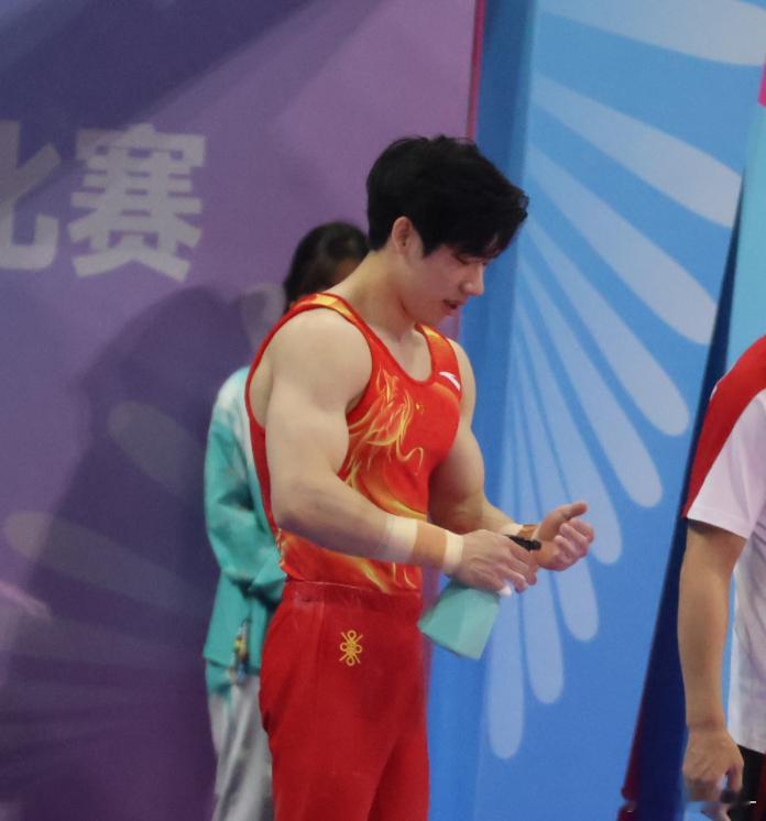 三个月瘦了这么多呢(╥╯^╰╥)