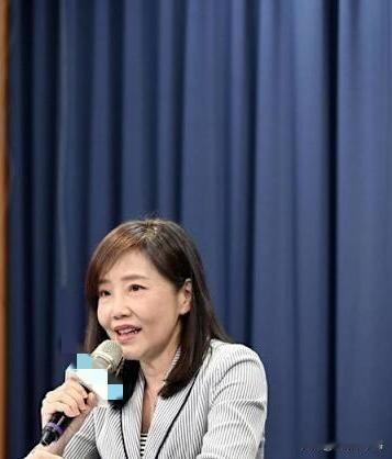 尹乃菁被追问马英九基金会财政纪律时“急撇清”：问我干嘛？我不是马发言人国民