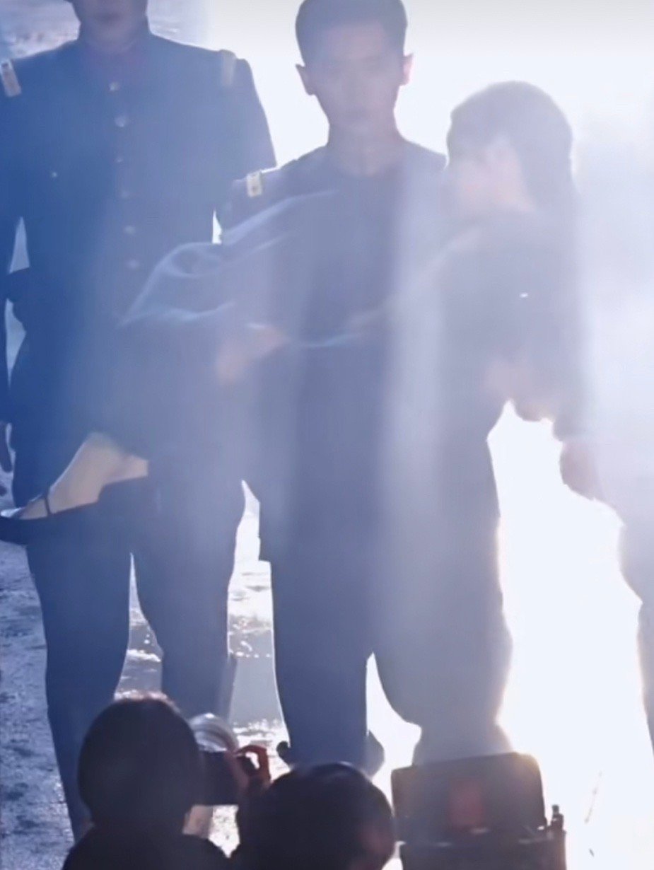 丞磊徐若晗《玉簟秋》公主抱路透，逆光而来的救赎，太唯美了！