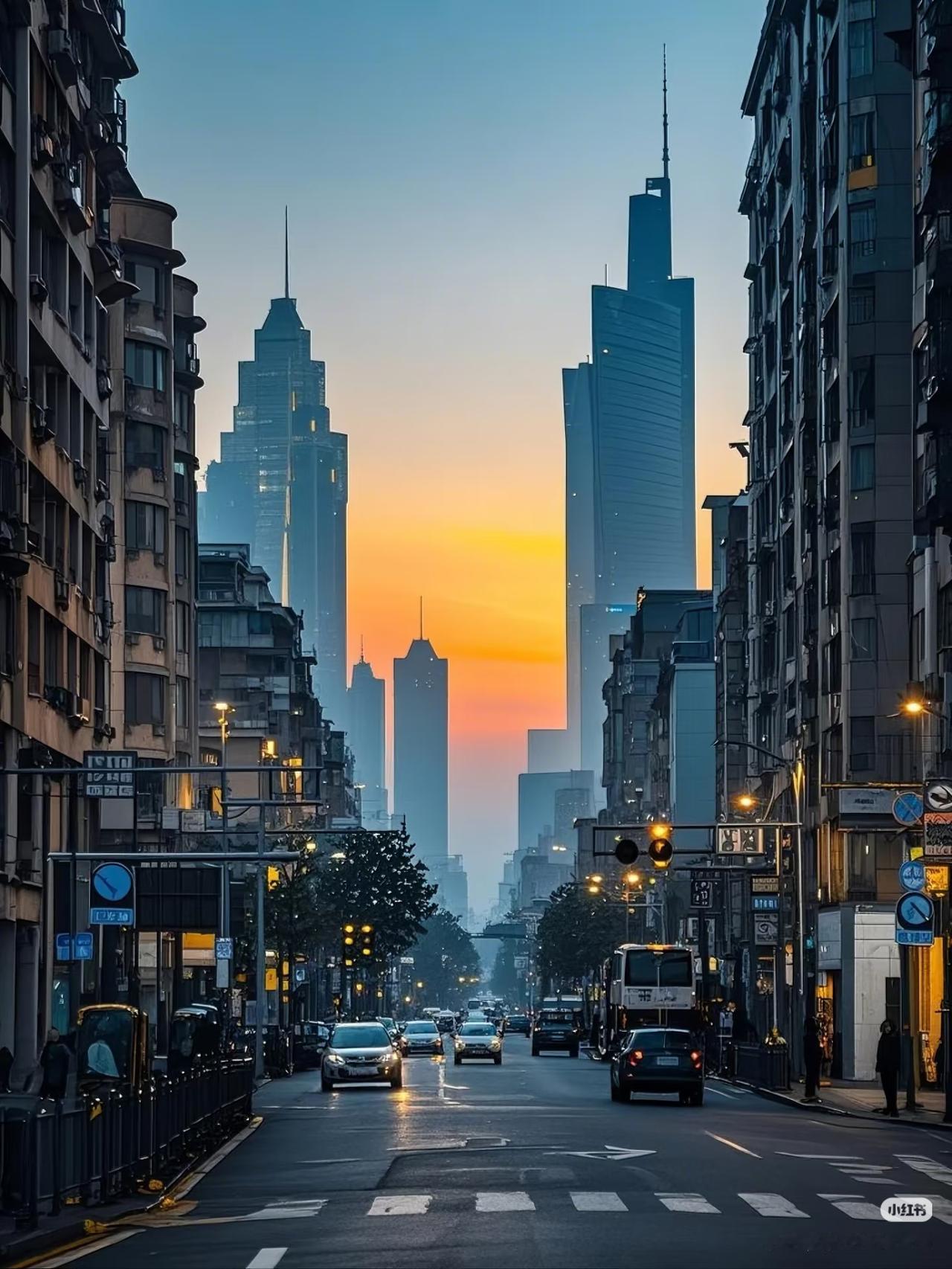 最近不少人在琢磨未来三年的规划，有人想创业有人想跳槽，其实稳住生活的核心，就藏在