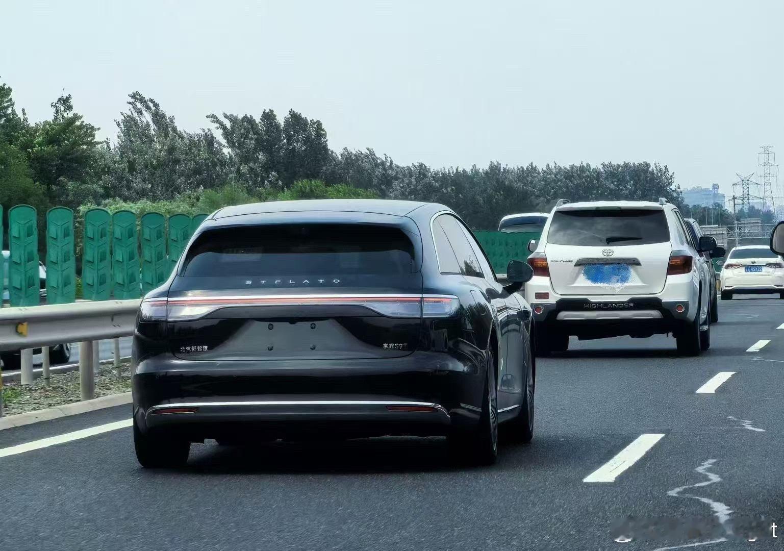 旅行车还是帅的。​​​