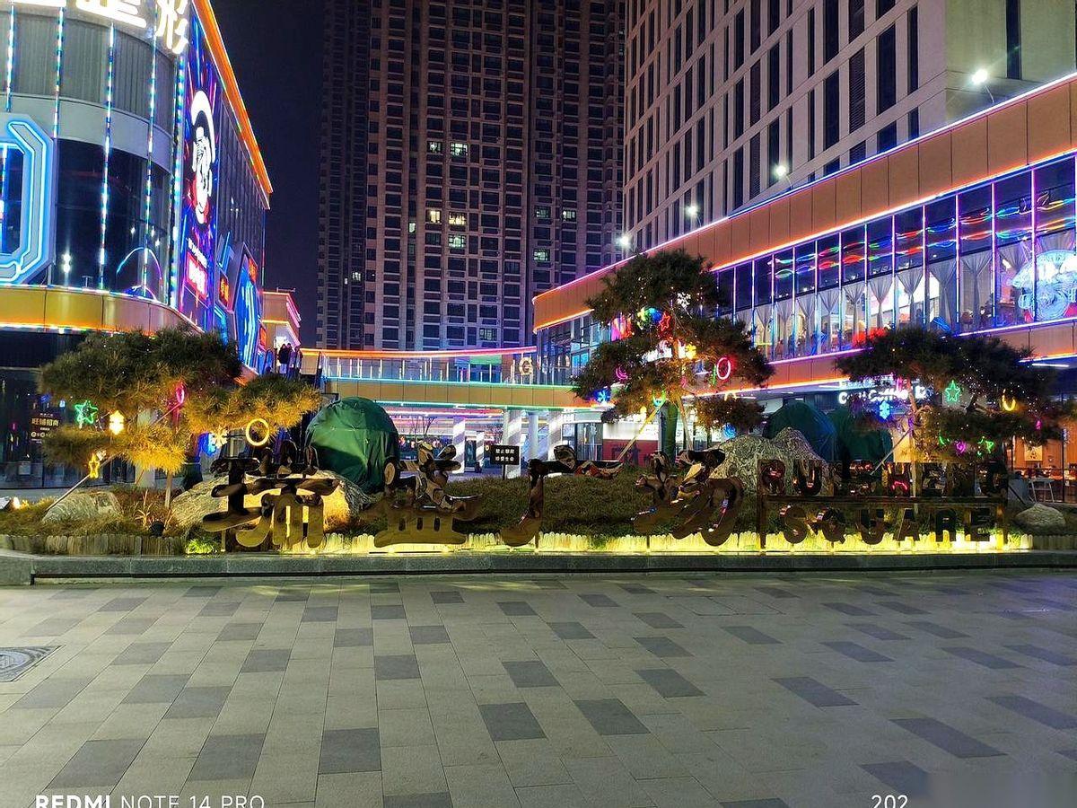 刚看到个招聘，保定印钞厂的，直接给我干沉默了。一线操作工，点名要本科生。我第