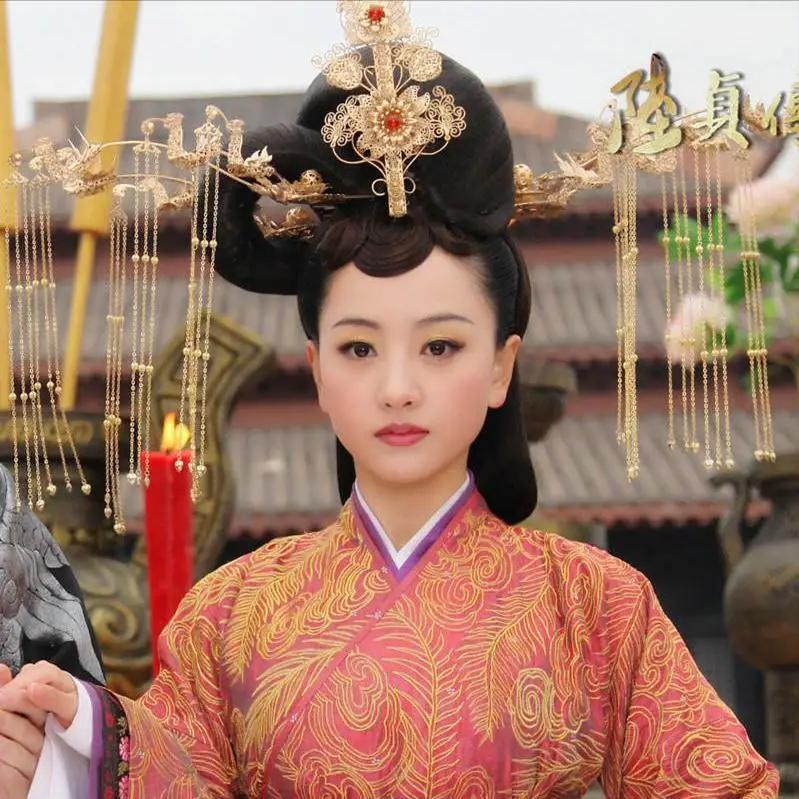 大辽第一才女皇后，被丈夫用狼牙棒打得半死、白绫勒毙、草席裹尸扔回娘家，她做错了什