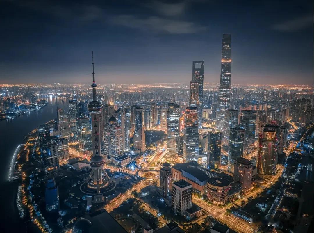 2025年上半年超大城市GDP1、上海：26222.15亿元，同比增长5.