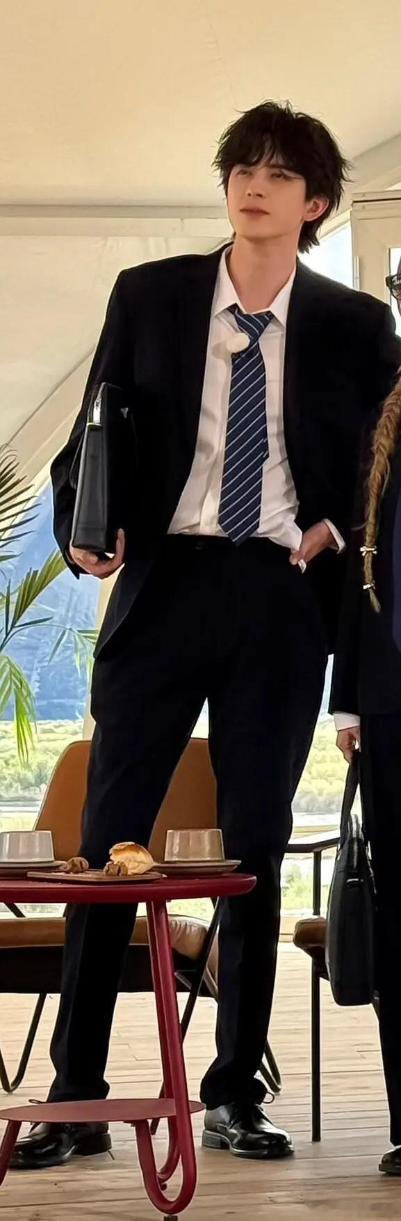 敖瑞鹏只要不搞抽象，他就是男神​​​