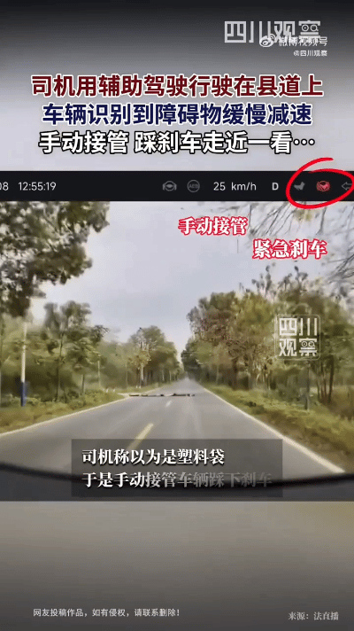 太吓人了，这要是我家孩子，皮带都得抽烂！广州一位网友开车行驶中，看到前方有障