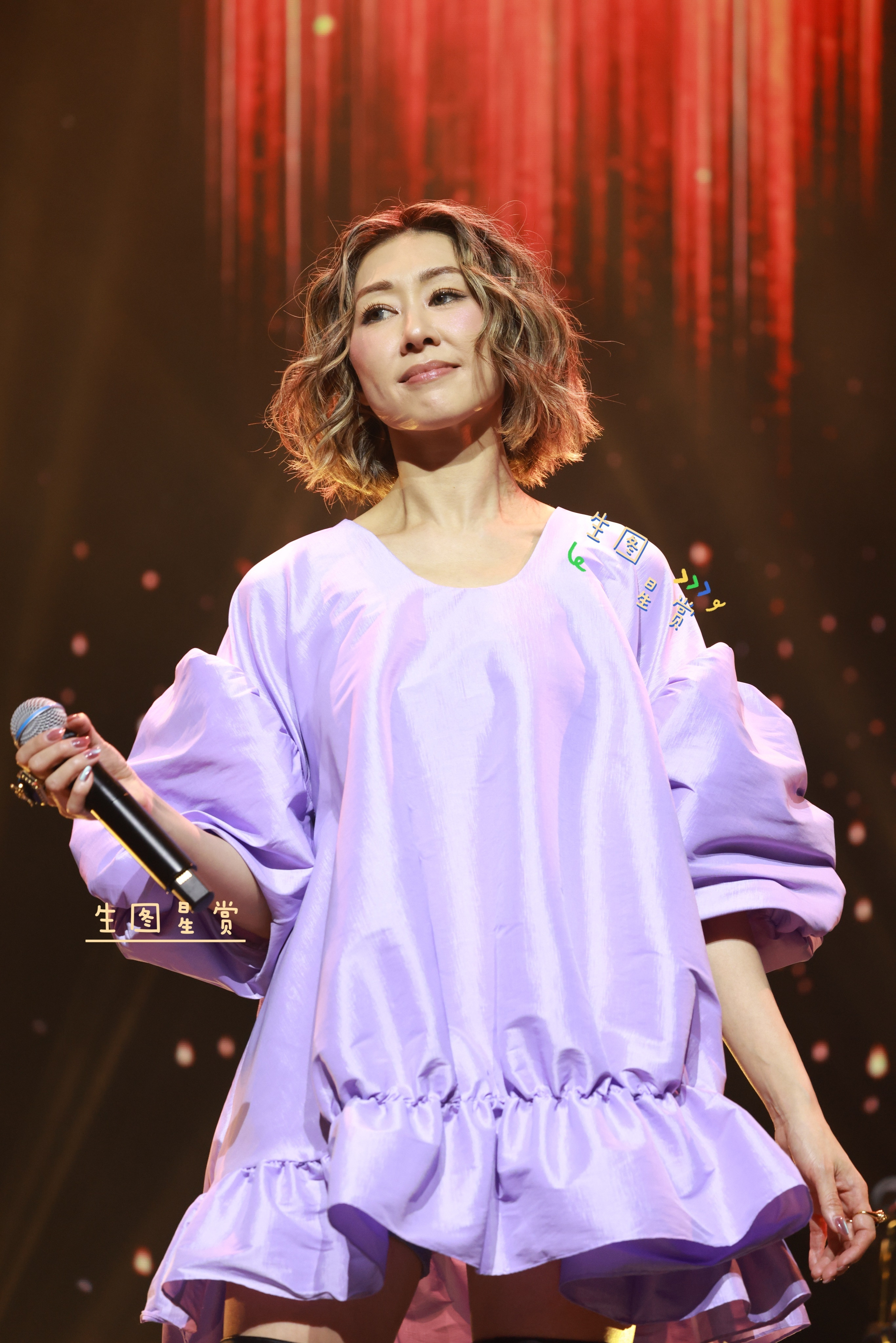 胡定欣生日演唱会第二套look，紫色裙摆，情到深处💜​​​
