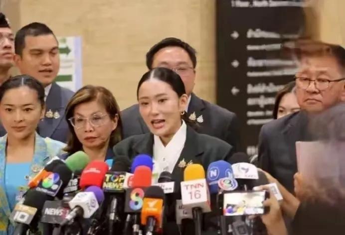 佩通坦终于不再忍了，她在8月4日的听证会上提出，绝不辞职！泰政坛瞬间炸锅了！被