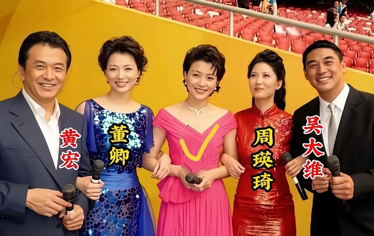 站在C位的美女是谁？太漂亮了，气质不凡，比周涛、董卿还有气质，还要漂亮，还要迷人