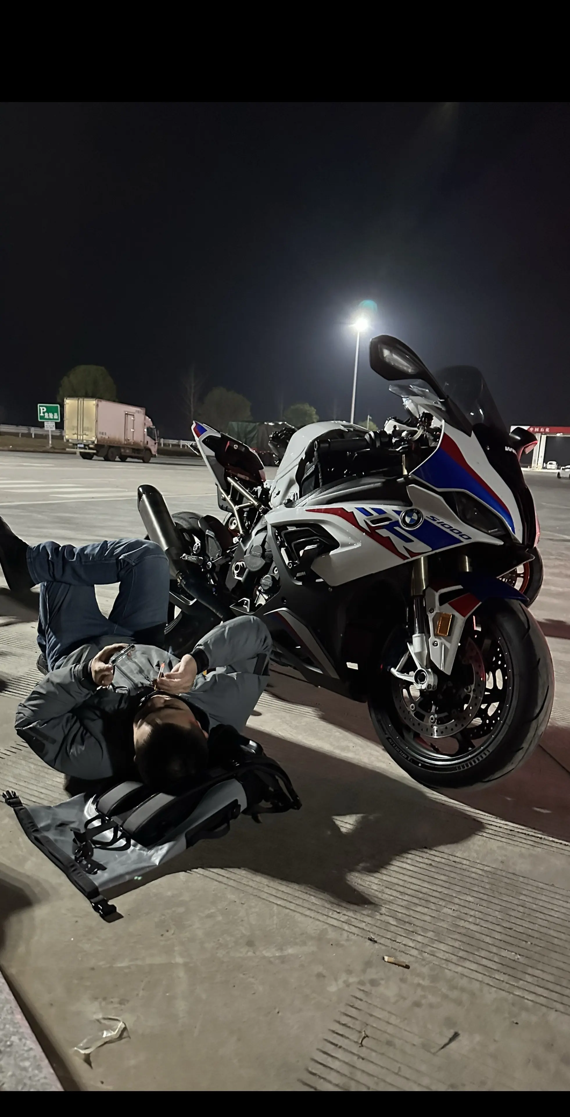 俺的马儿应该是累嘞……