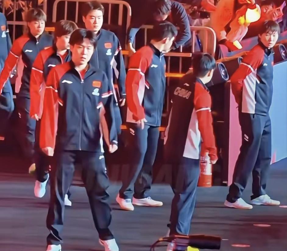 下次别让孙颖莎带路了不仅自己迷路还把整个队伍带迷路成都混团世界杯出场