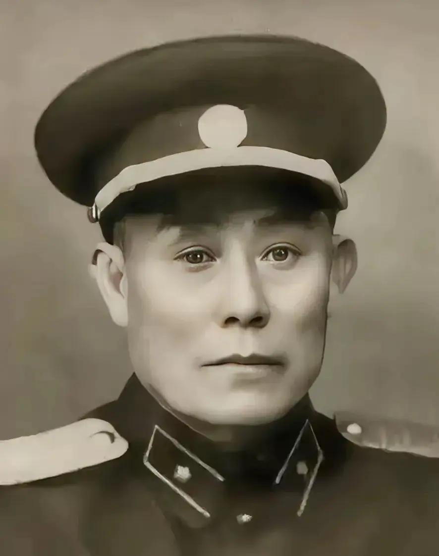 82岁的开国少将史可全住进301医院，无意中发现隔壁病房里躺着的竟是彭德怀。他猛