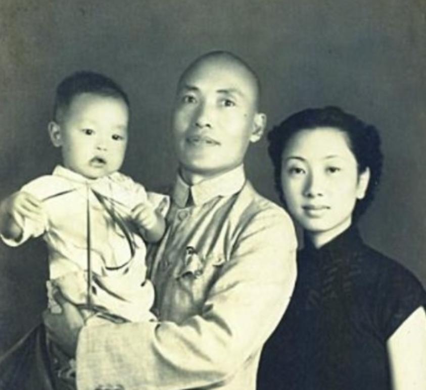 1936年，一名国民党中将跟随红军走完长征，谁知等到了延安，毛主席却对他挥了挥手