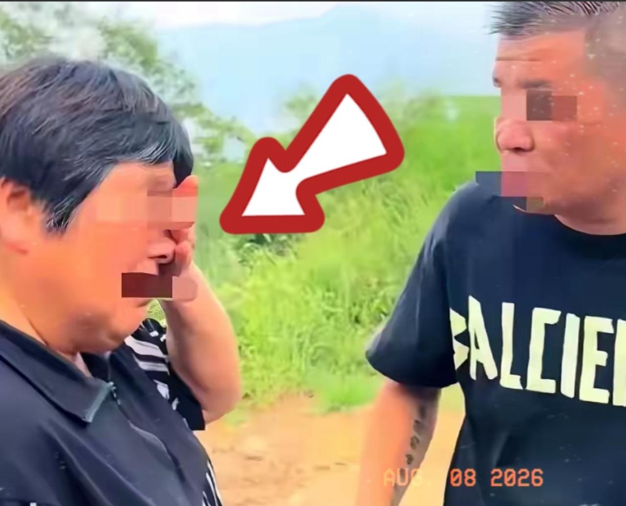 8月6号下午3点27分，搜救队员在女儿梯东侧林崖东坡一处灌木丛里扒出一顶紫帽子，