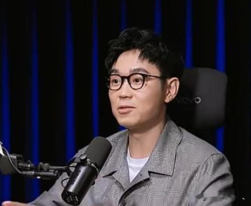 大鹏，当年最穷时，卡里只剩73块4毛，他捏着手机，给赵本山发了条短信，不久后，银