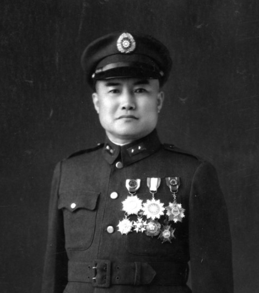 “爸，投降吧，您就听我一次！”1948年10月，国民党中将周福成的女儿专门来到了
