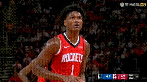 自罚自抢自扣——阿门复制乔丹，生涯最佳球回放100次！罚球后飞身抢板，飞出底线