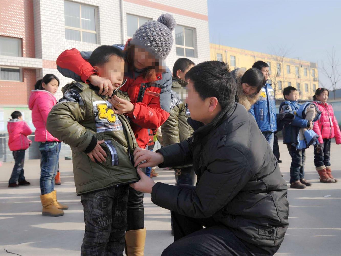 担心孩子在幼儿园着凉猛穿衣, 请注意这三点, 家长轻松老师方便