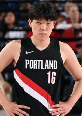 杨瀚森防守效率全队最差。杨瀚森已经完成了三场常规赛,三场比赛下来他发挥低迷,而有