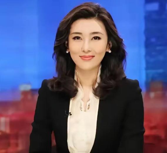 泪目！北京，央视四套《海峡两岸》那边，主持人李红突然从屏幕上消失了一个多星期，节