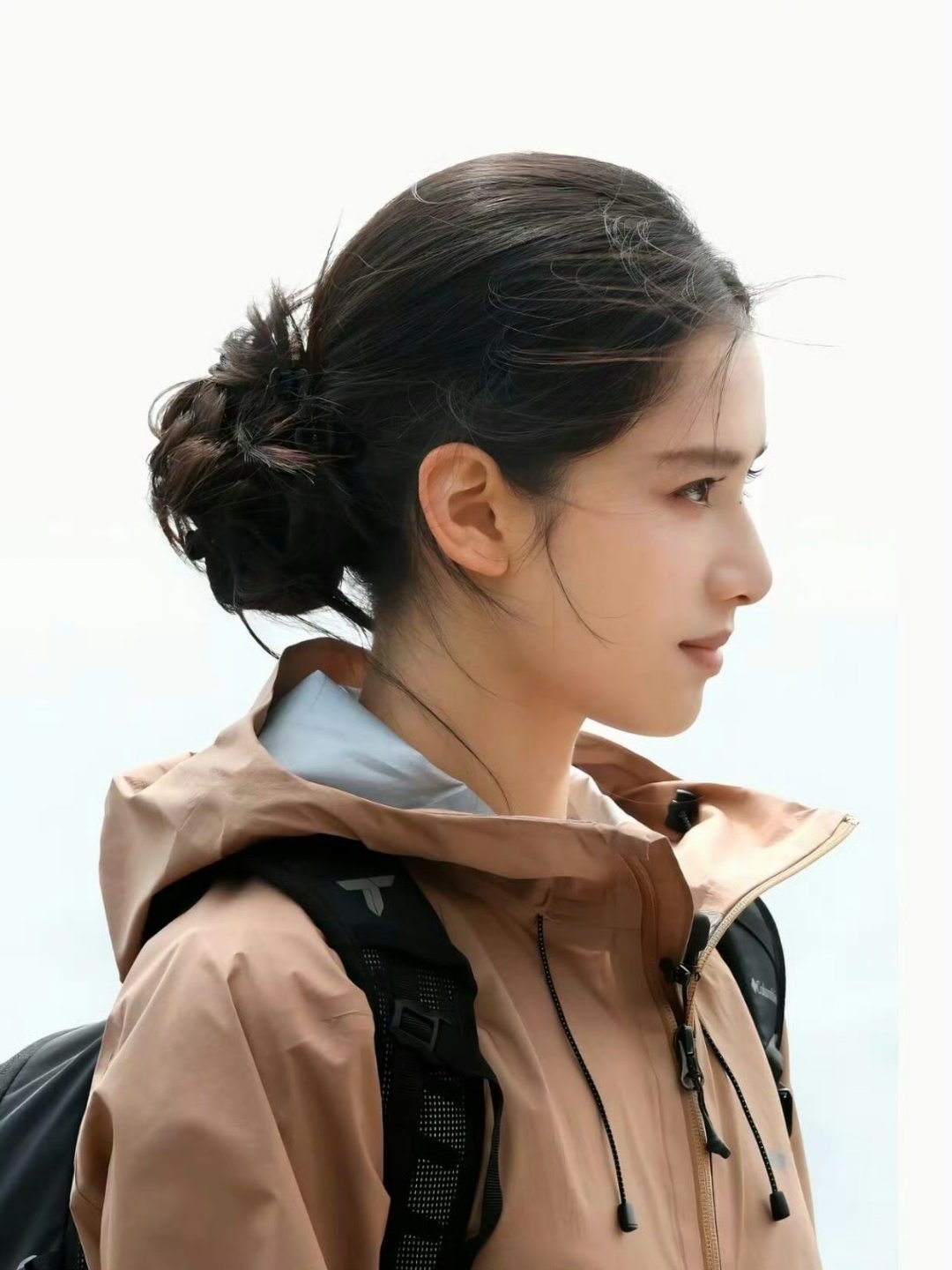 张婧仪张子枫咋这么像两姐妹，侧脸脸型都好看​​​
