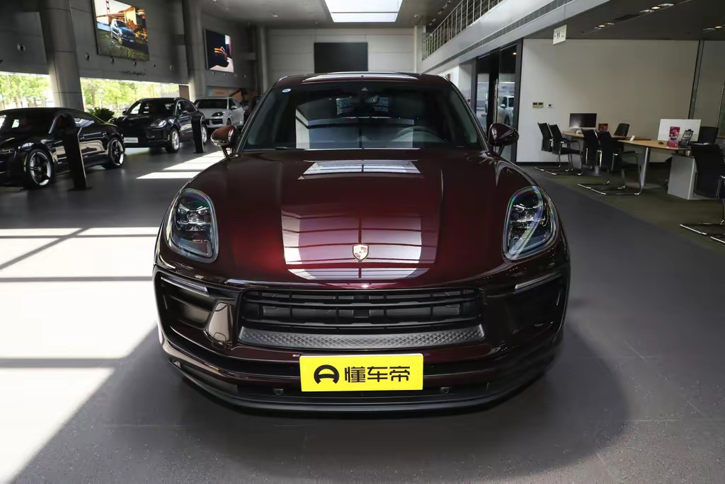 这波保时捷突然降价，感觉不是玩清库存那么简单。主要它在中国市场销量连年跌，电动