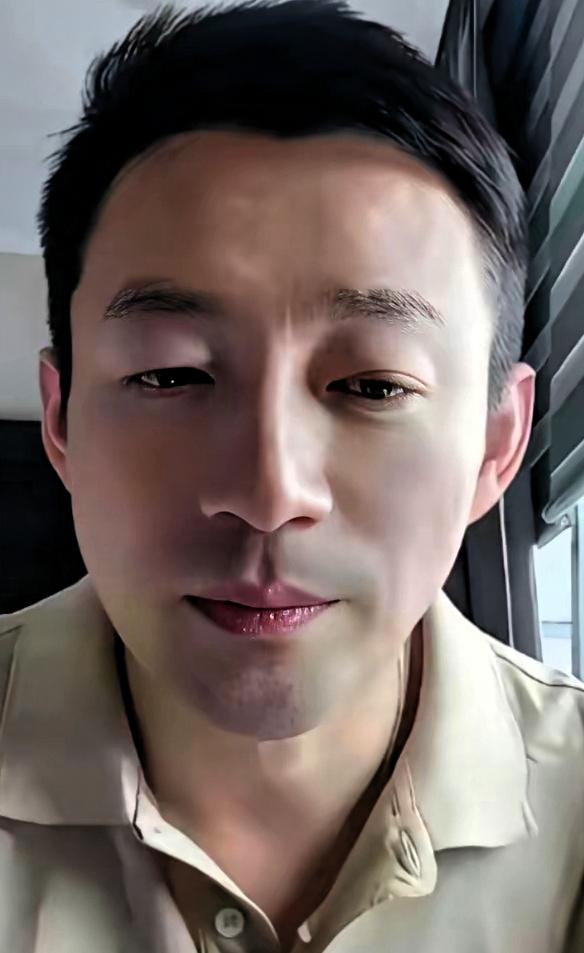 网上大家都说，他为钱低头了，为舆论压力，不是真孝顺，他们觉得，他姓汪不姓张，和他