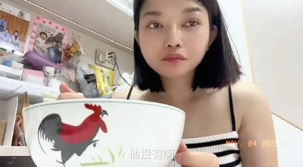 网红香港若曦妈妈整容成功！实话说，整容后还得化妆，才能立体又高级，挺漂亮的。但是