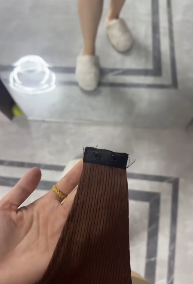 新买的衣服，想问问这是干啥的？