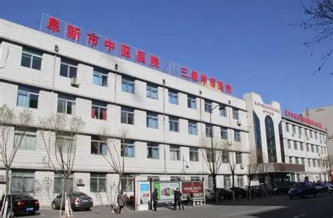 收入向体力零工靠拢，手术越少越升不了：阜新夜诊停摆，谁在逼走医生？2026年
