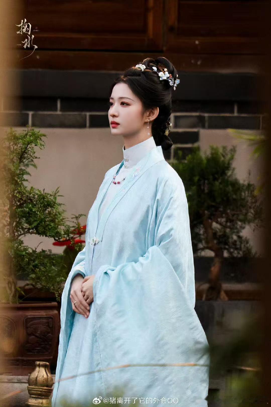 王楚然明月录蓝衣造型​​​这个魏采薇美的好超过～蓝衣太端庄了！​​​