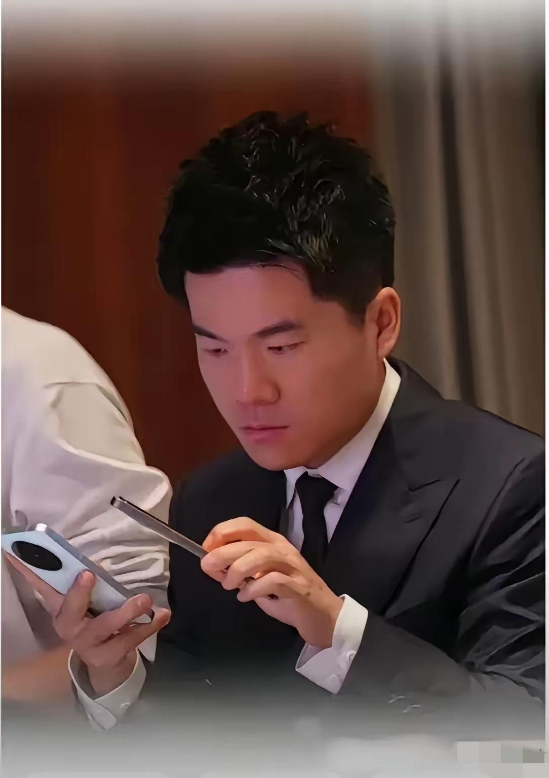 超越董宇辉的只有董宇辉自己！谁能想到，进博会专场直接冲2.295亿GM