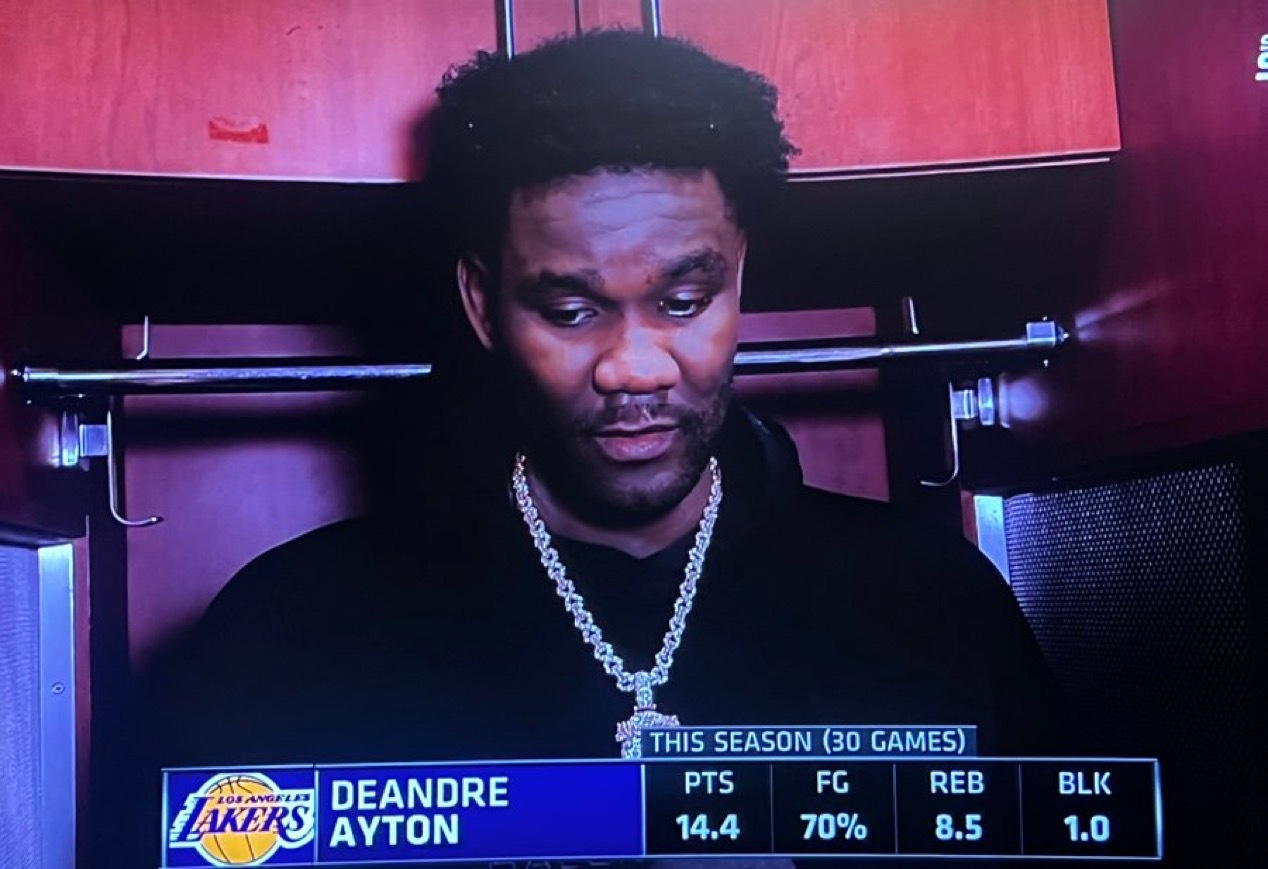 艾顿谈到自己终于掌握詹姆斯在球场上的位置规律：“我现在开始能感知到，当我站在口袋