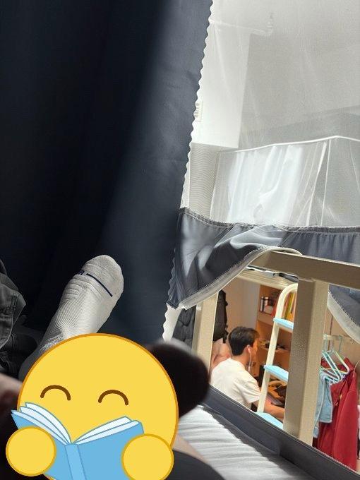 不是同学你这也太大胆了点吧宿舍就…属于暴漏哦​​​