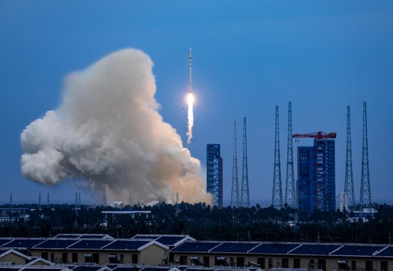 我国将发射20万颗卫星。现在卫星最多的是马斯克，大约有一万颗，就是星链，已经很