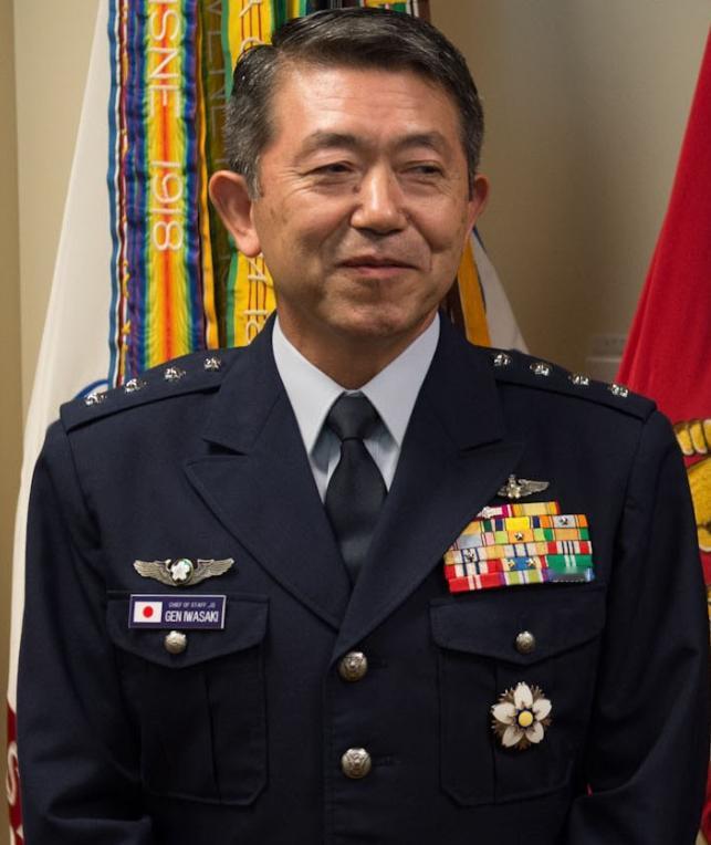 中国制裁大棒，日本不说话2025年12月15日，中国外交部发布第18号令，对