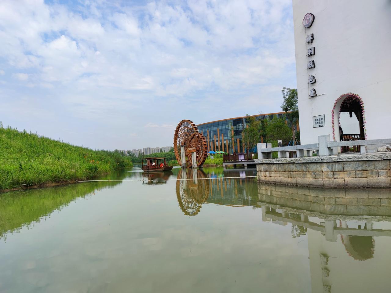 长沙有很多公园，但是规模大，而且比较舒服的，我认为当属洋湖湿地公园，这个公园面积