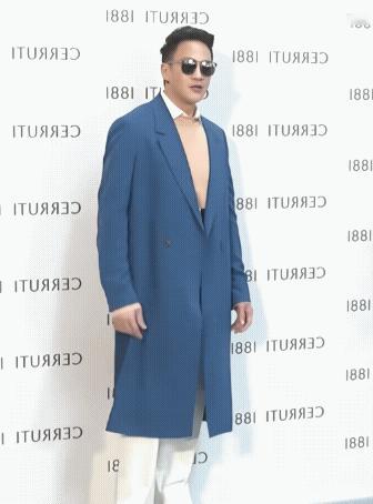 何润东打败粉底液将军彻底翻红！好自律哪里像50的人，而且人家一点也不花心！