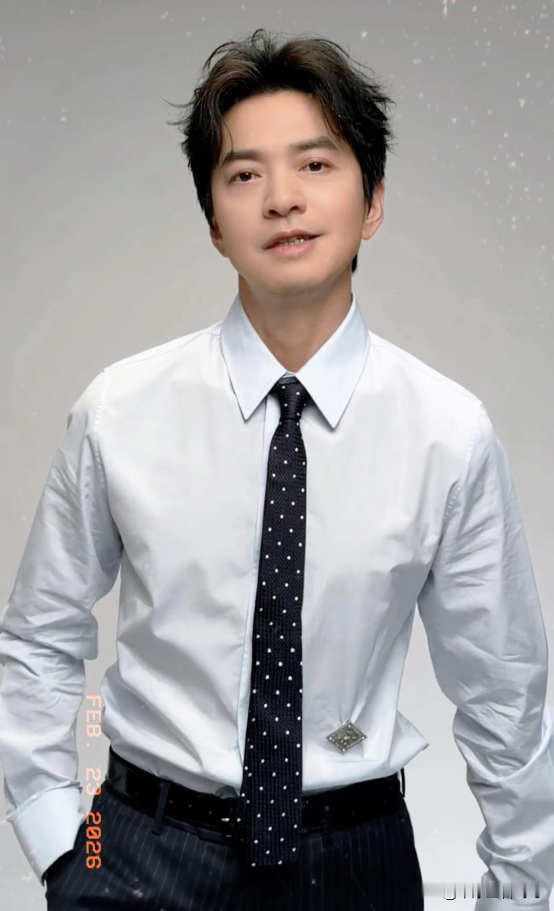 还是男人更懂男人主持人问李健：“圈内你觉得和谁最聊的来？”李健说：“没有最聊的