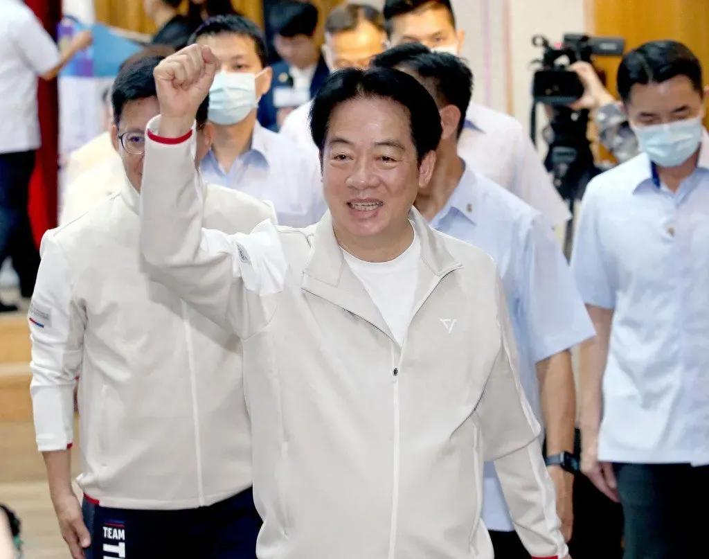 民进党要在823跟国民党再来一次决战，这次民进党要把整个党压上去，来支持与鼓励罢