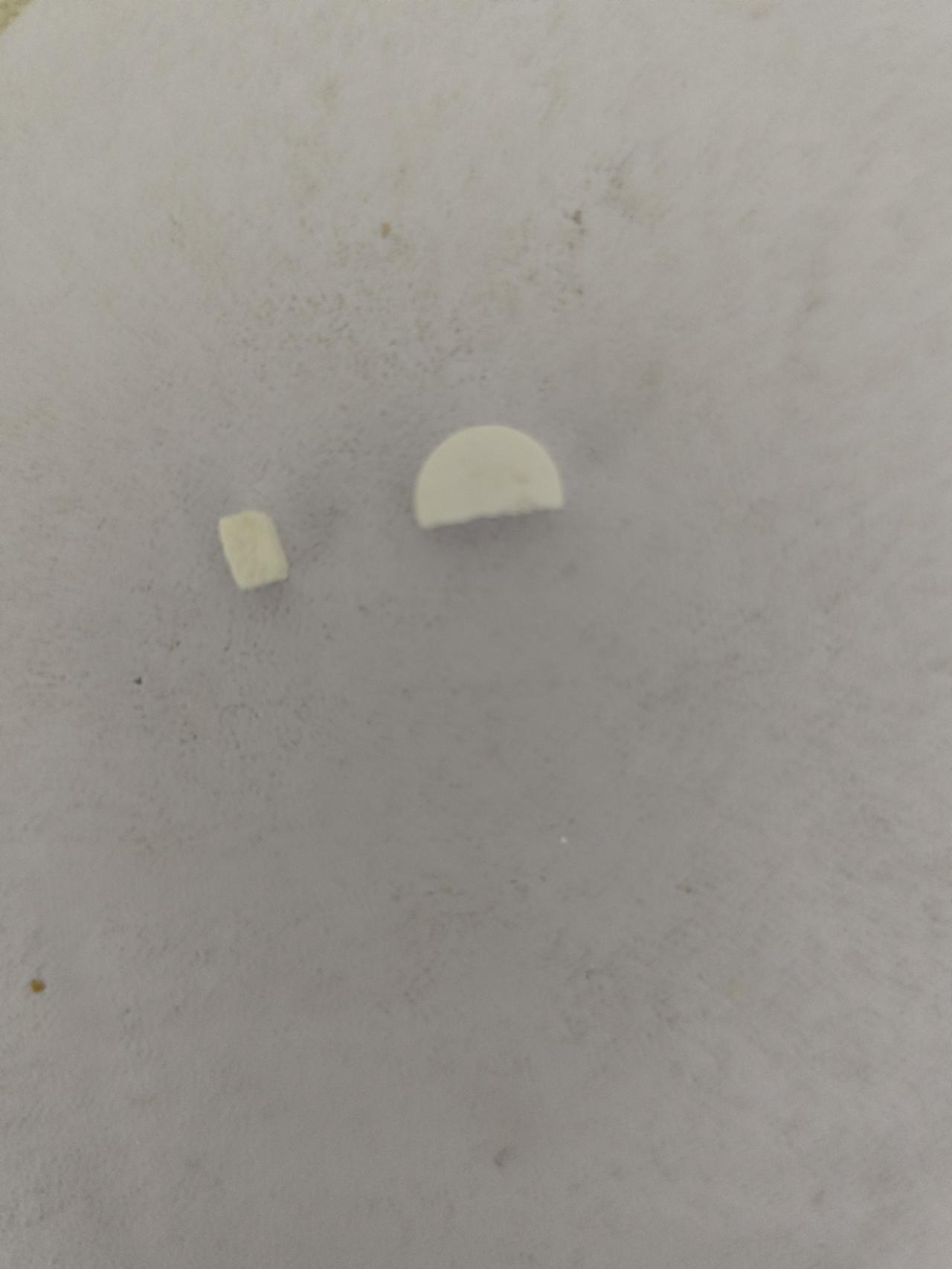 哈哈，晚上去餐桌吃饭，发现早晨准备的降压药还没吃呢！还好降压药每天吃一次，补上吧