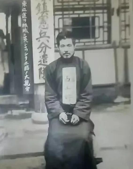 1938年，东北抗联师长姜振东被捕后，不幸被日军杀害。在他生前，日本人为了羞辱他