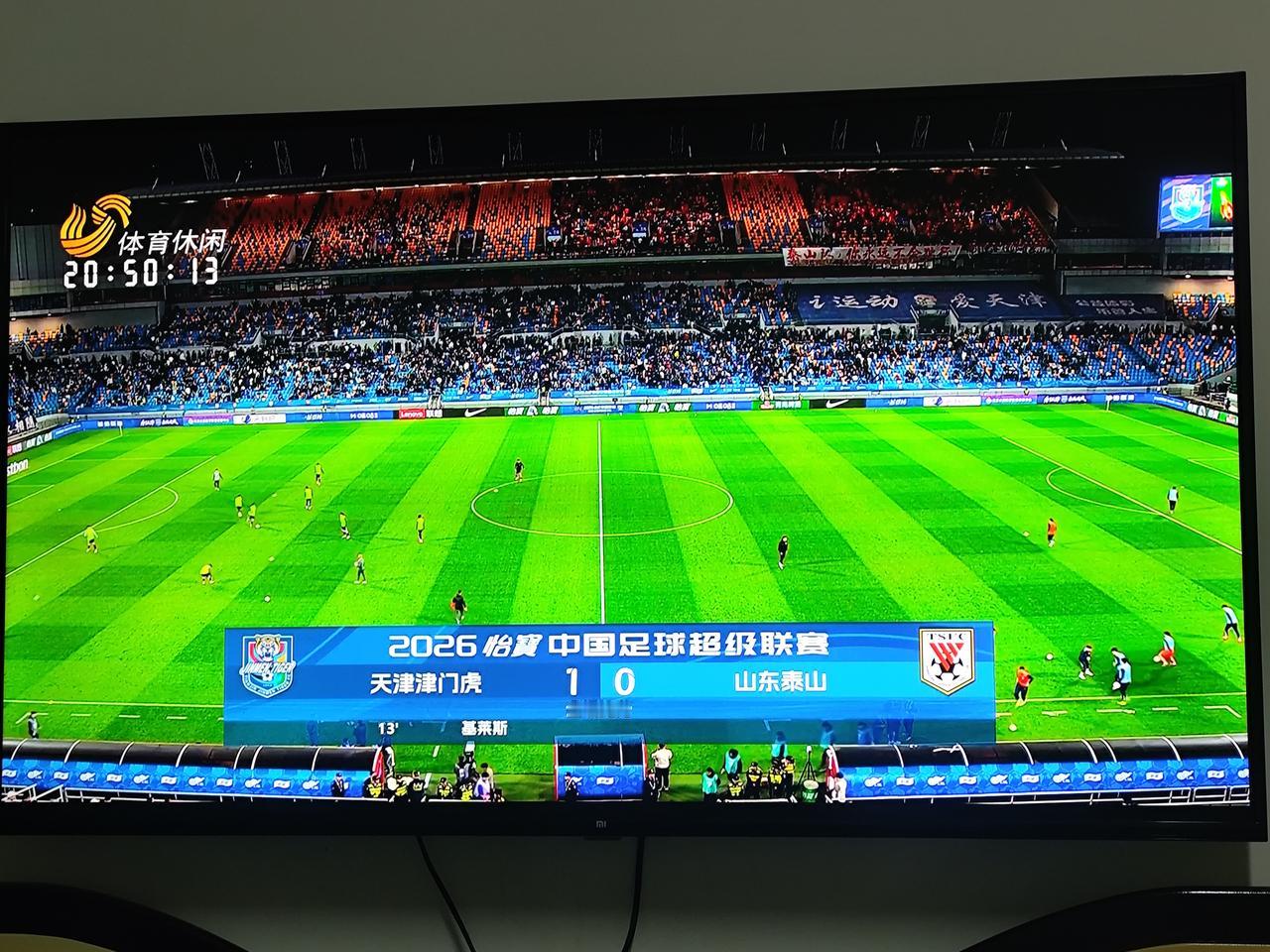 山东泰山雷声大、雨点小，上半场得势不得分，反而在第十二分钟被天津津门虎快速反击由