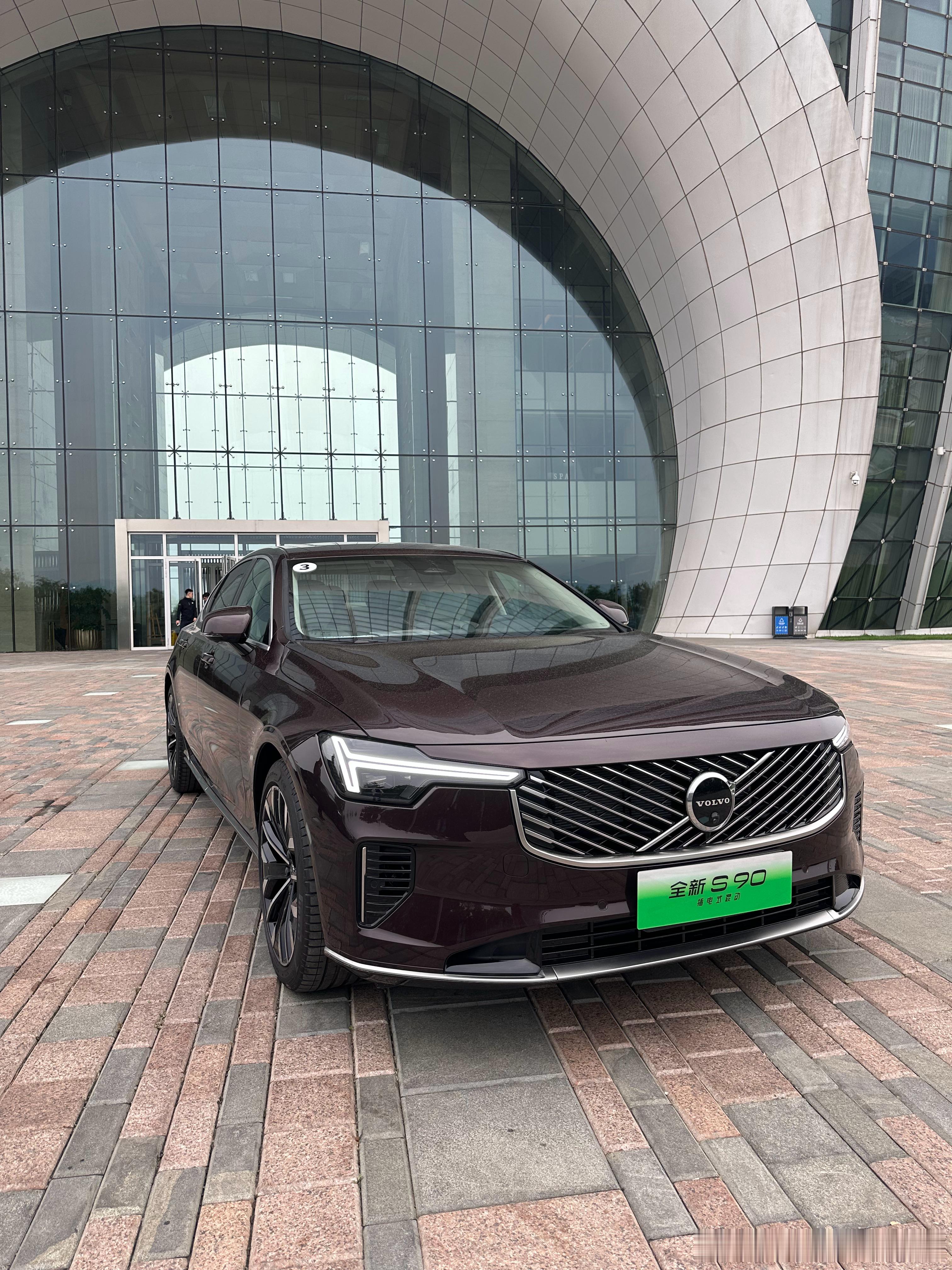 沃尔沃改款S90也要来了，相比前段时间已经上市的XC90，S90的外观变化还是非