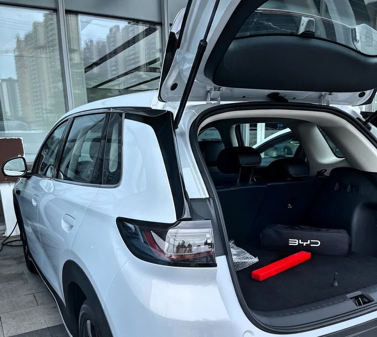 比亚迪车主血泪控诉：海狮05EV降价背刺+选色翻车，我成了全家审美的牺牲品！