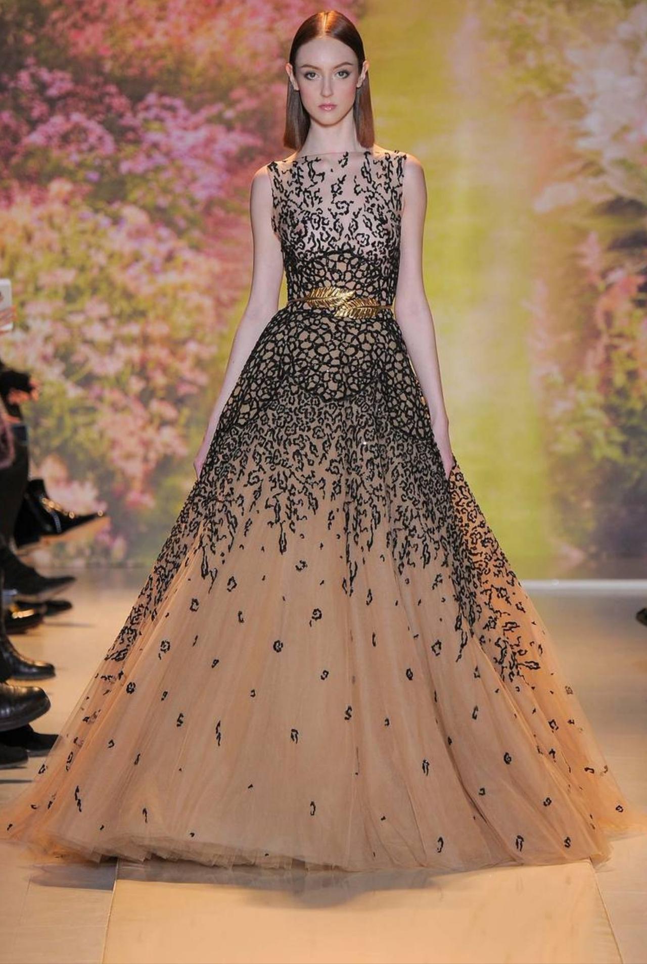 ZuhairMurad2014春夏高定系列，以沙漏廓形致敬经典的女性曲线。设